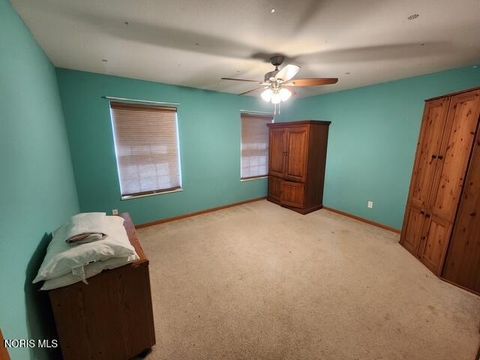 Tiny photo for 5701 Blue Grass Drive, Walbridge, OH 43465 (MLS # 10007933)