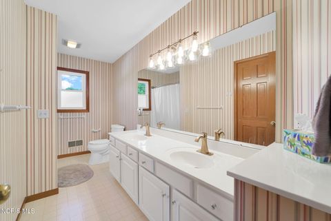 Tiny photo for 5462 Deercross Court, Sylvania, OH 43560 (MLS # 10005193)