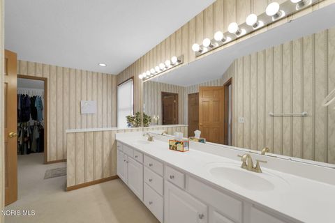 Tiny photo for 5462 Deercross Court, Sylvania, OH 43560 (MLS # 10005193)