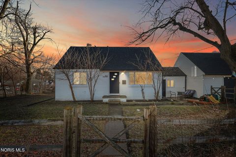 Photo of 5541 Douglas Road, Toledo, OH 43613 (MLS # 10004258)