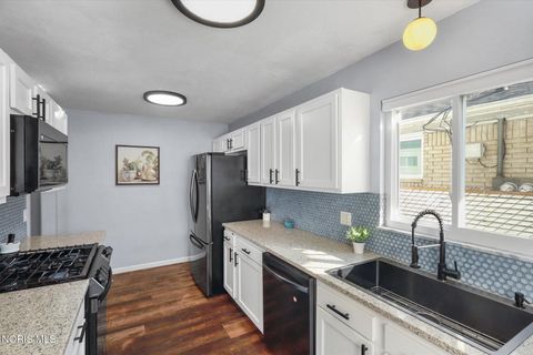 Tiny photo for 5541 Douglas Road, Toledo, OH 43613 (MLS # 10004258)