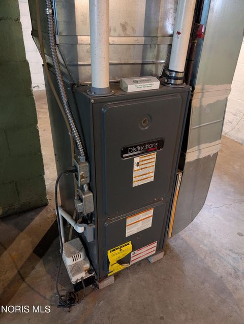 Tiny photo for 626 Geneva Avenue, Toledo, OH 43609 (MLS # 10004310)