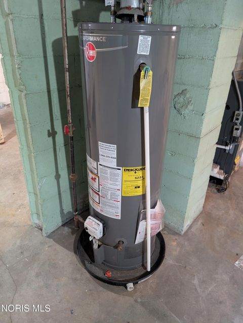 Tiny photo for 626 Geneva Avenue, Toledo, OH 43609 (MLS # 10004310)