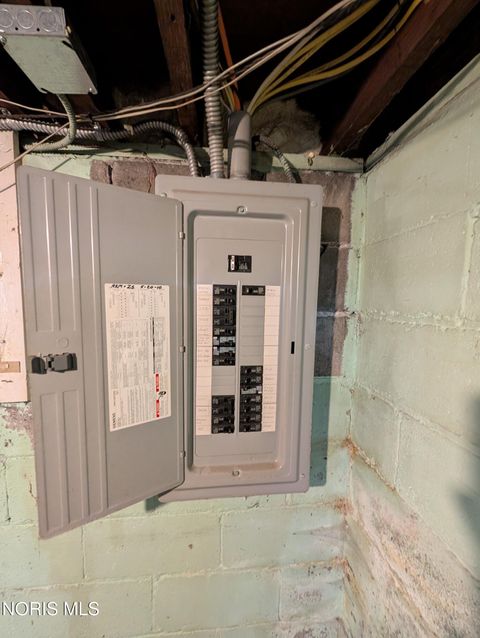 Tiny photo for 626 Geneva Avenue, Toledo, OH 43609 (MLS # 10004310)