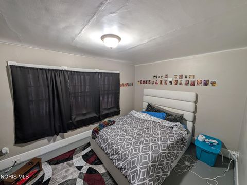 Tiny photo for 626 Geneva Avenue, Toledo, OH 43609 (MLS # 10004310)