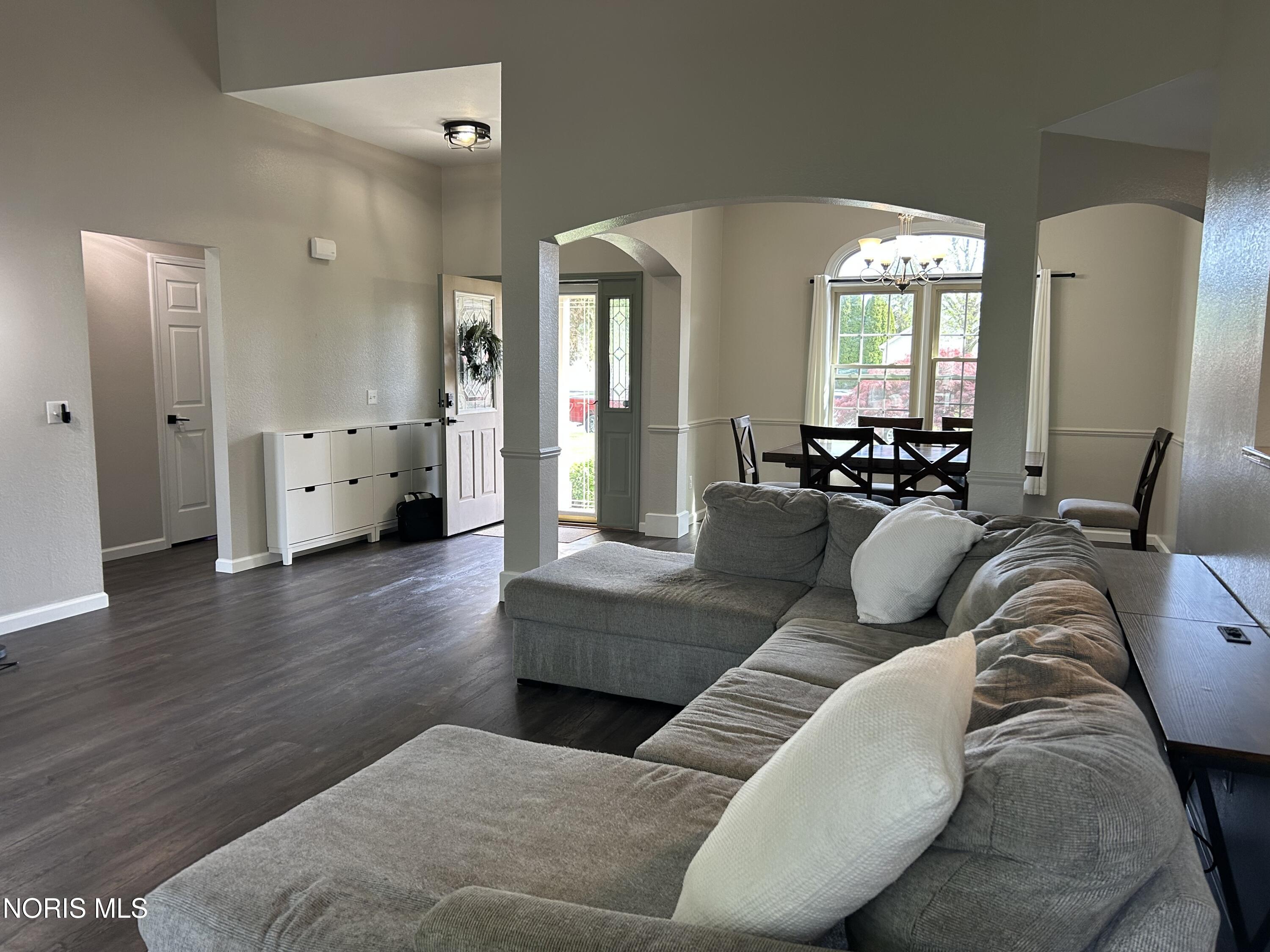 242 Mead Lane