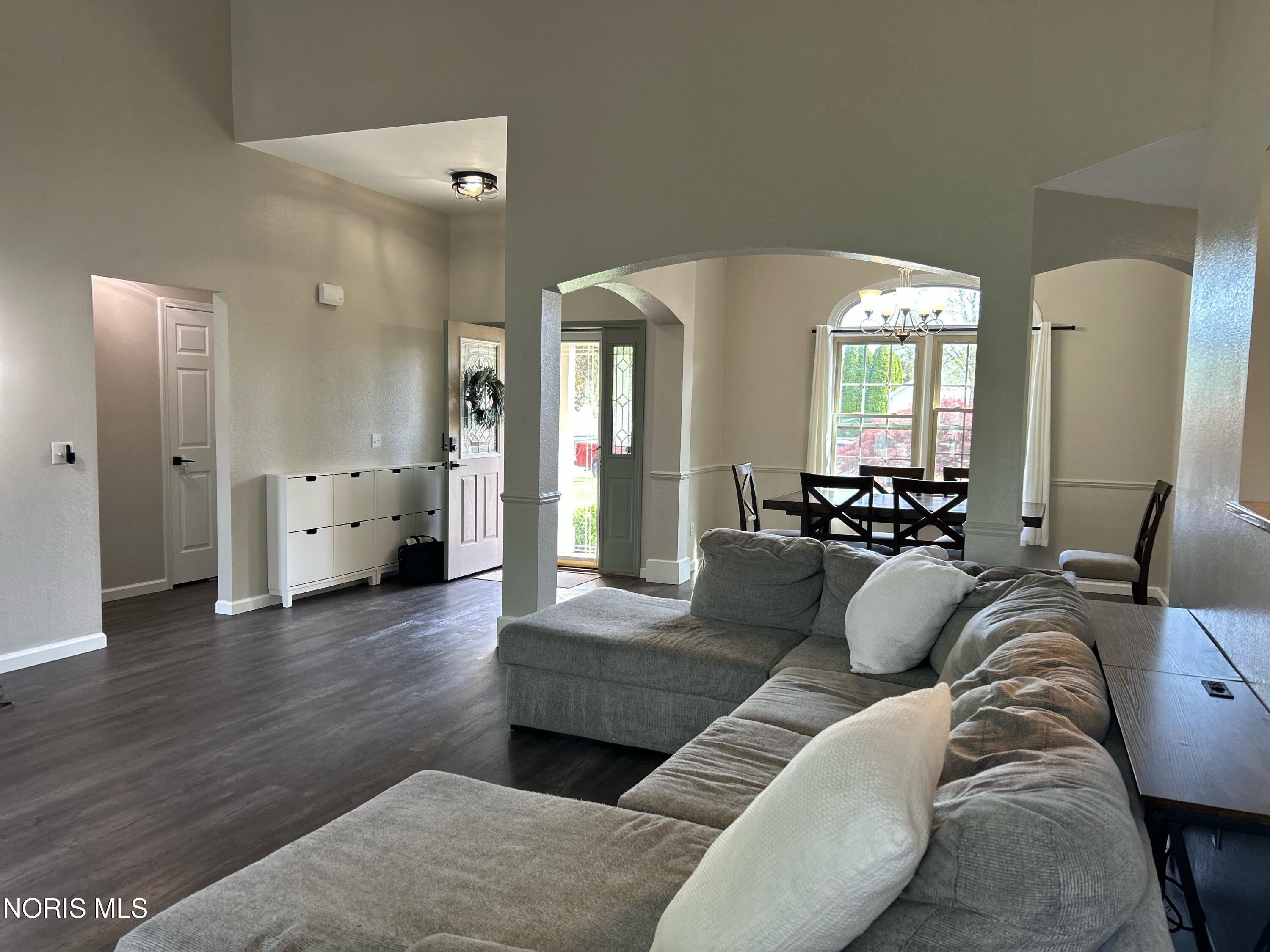 242 Mead Lane