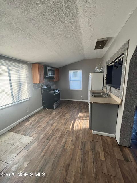 Tiny photo for 285 Walbridge Avenue, Toledo, OH 43609 (MLS # 10002427)