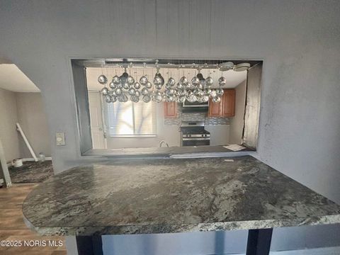 Tiny photo for 285 Walbridge Avenue, Toledo, OH 43609 (MLS # 10002427)