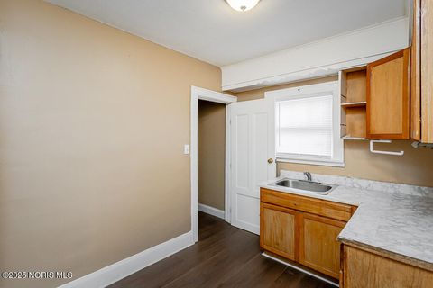 Tiny photo for 729 Chicago Street, Toledo, OH 43611 (MLS # 10000296)