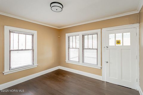 Tiny photo for 729 Chicago Street, Toledo, OH 43611 (MLS # 10000296)