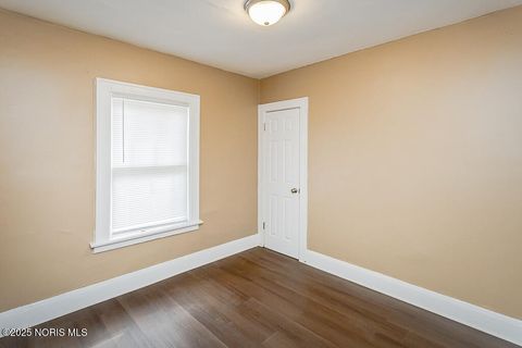 Tiny photo for 729 Chicago Street, Toledo, OH 43611 (MLS # 10000296)