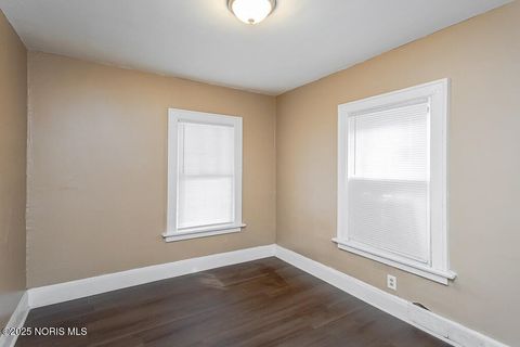 Tiny photo for 729 Chicago Street, Toledo, OH 43611 (MLS # 10000296)