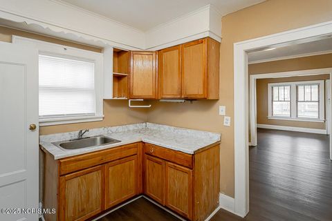 Tiny photo for 729 Chicago Street, Toledo, OH 43611 (MLS # 10000296)