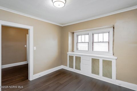 Tiny photo for 729 Chicago Street, Toledo, OH 43611 (MLS # 10000296)