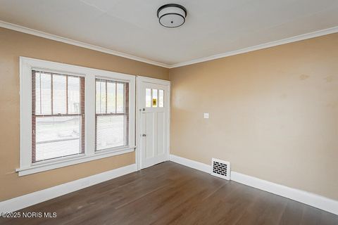 Tiny photo for 729 Chicago Street, Toledo, OH 43611 (MLS # 10000296)