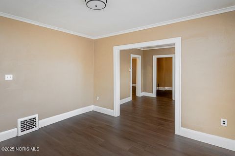 Tiny photo for 729 Chicago Street, Toledo, OH 43611 (MLS # 10000296)