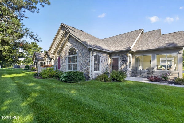 9889 CONNOR LAKE CIR, PERRYSBURG, OH 43551 - Image bef407a8e5e8f84610fc48dfb652e973/3494833405