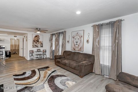 Tiny photo for 821 Elysian Avenue, Toledo, OH 43607 (MLS # 10007457)