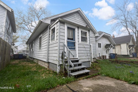 Tiny photo for 1810 Brussels Street, Toledo, OH 43613 (MLS # 10012963)