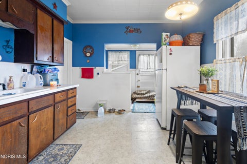 Tiny photo for 1810 Brussels Street, Toledo, OH 43613 (MLS # 10012963)