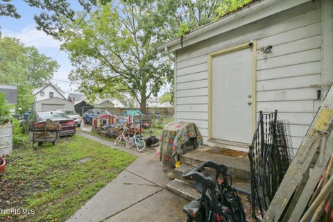 Tiny photo for 960 Willow Avenue, Toledo, OH 43605 (MLS # 10013783)