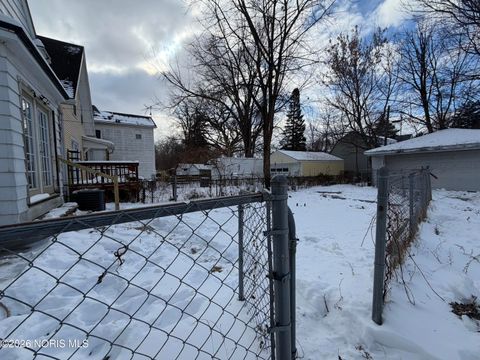 Photo of 3527 Hazelhurst Avenue, Toledo, OH 43612 (MLS # 10003802)