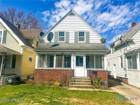 Tiny photo for 3527 Hazelhurst Avenue, Toledo, OH 43612 (MLS # 10003802)