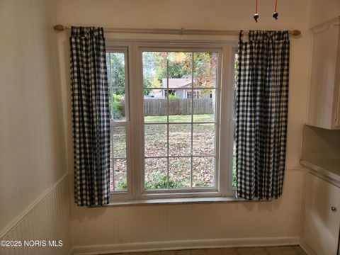 Tiny photo for 2611 Evergreen Road, Toledo, OH 43606 (MLS # 10000619)