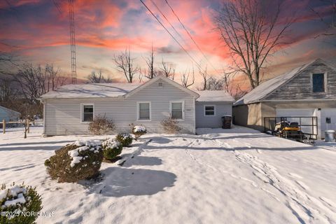 Photo of 5547 Mclain Drive, Sylvania, OH 43560 (MLS # 10002038)