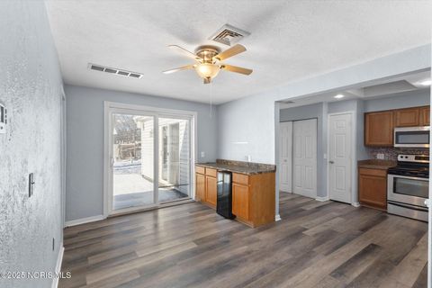 Tiny photo for 5547 Mclain Drive, Sylvania, OH 43560 (MLS # 10002038)