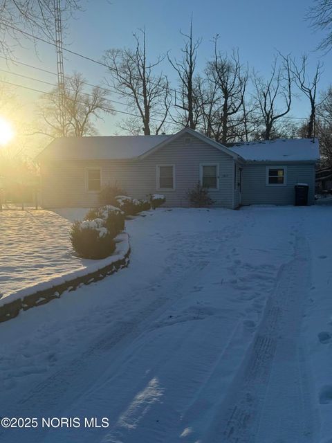 Photo of 5547 Mclain Drive, Sylvania, OH 43560 (MLS # 10002038)