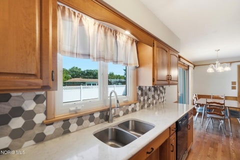 Tiny photo for 728 W Circle Drive, Findlay, OH 45840 (MLS # 10011471)