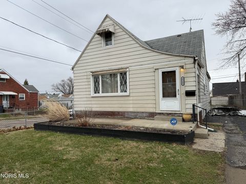 Photo of 4248 Caroline Avenue, Toledo, OH 43612 (MLS # 10005318)