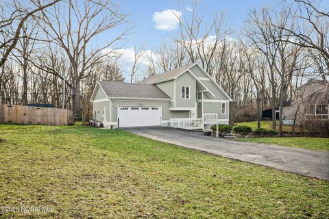 Photo of 1125 Glen Meadow Drive, Findlay, OH 45840 (MLS # 10003079)