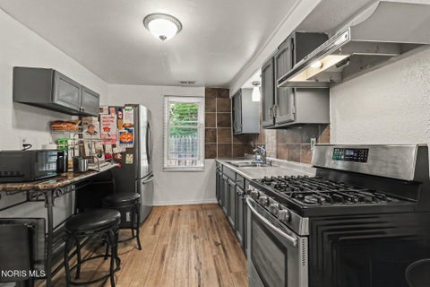 Tiny photo for 821 Elysian Avenue, Toledo, OH 43607 (MLS # 10009771)