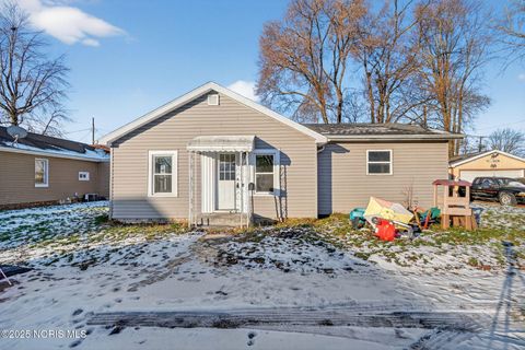 Photo of 625 Jackson Avenue, Fostoria, OH 44830 (MLS # 10002611)