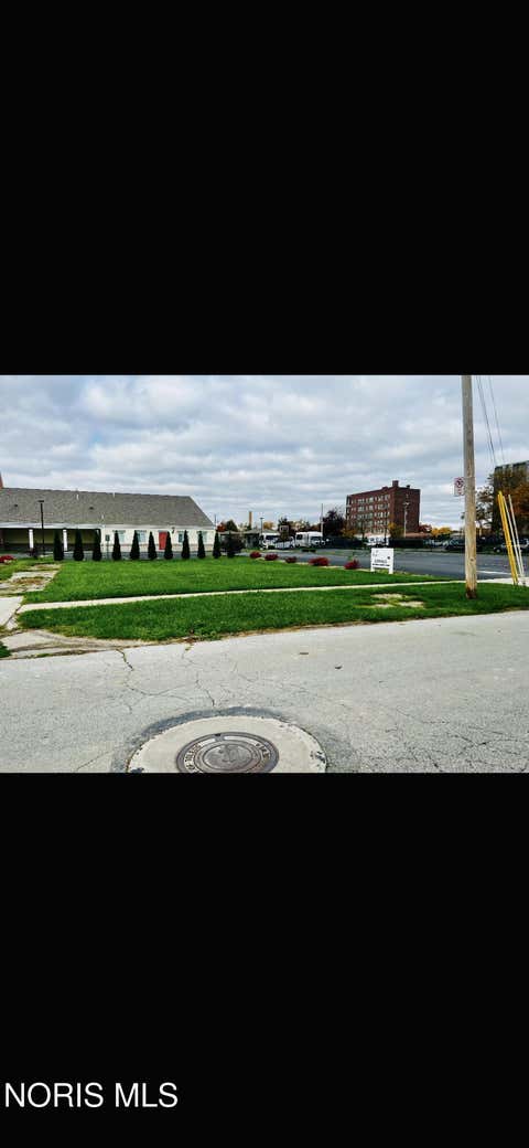 Photo of 2015 Putnam Street, Toledo, OH 43620 (MLS # 10007102)