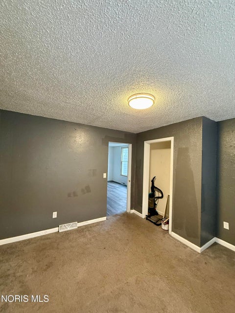 Tiny photo for 1050 Harding Drive, Toledo, OH 43609 (MLS # 10014809)