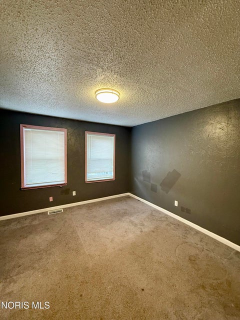 Tiny photo for 1050 Harding Drive, Toledo, OH 43609 (MLS # 10014809)