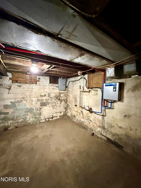 Tiny photo for 1050 Harding Drive, Toledo, OH 43609 (MLS # 10014809)