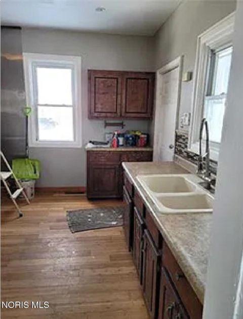 Tiny photo for 2332 Auburn Avenue, Toledo, OH 43606 (MLS # 10007883)