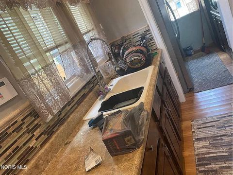 Tiny photo for 2332 Auburn Avenue, Toledo, OH 43606 (MLS # 10007883)