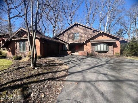 Photo of 5936 Barkwood Lane, Sylvania, OH 43560 (MLS # 10004756)