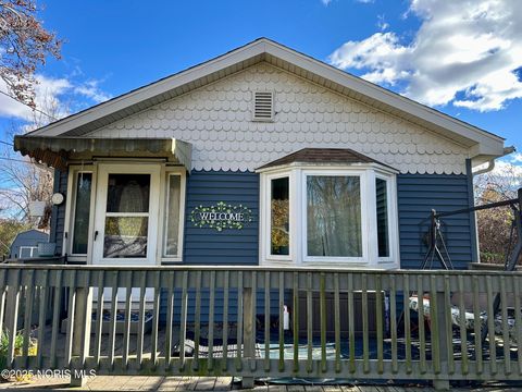 Photo of 2816 N Michigan Street, Toledo, OH 43611 (MLS # 10001560)