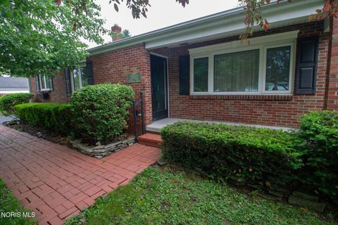 Photo of 28552 Mccarty Drive, Perrysburg, OH 43551 (MLS # 10008223)