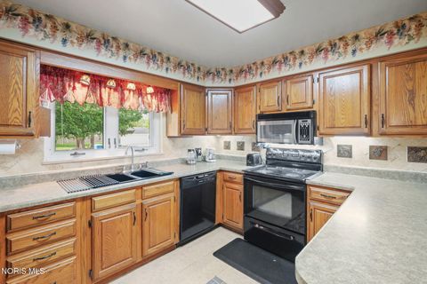 Tiny photo for 28552 Mccarty Drive, Perrysburg, OH 43551 (MLS # 10008223)