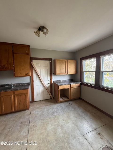 Tiny photo for 908 E Manhattan Boulevard, Toledo, OH 43608 (MLS # 10000979)