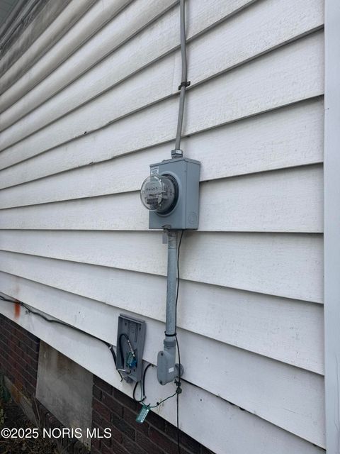 Tiny photo for 908 E Manhattan Boulevard, Toledo, OH 43608 (MLS # 10000979)