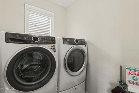 Tiny photo for 15210 Sunset Maple Drive, Perrysburg, OH 43551 (MLS # 10009089)